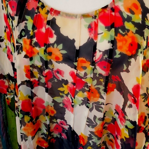 SLEEVELESS Sheer Top - Picture 3 of 6